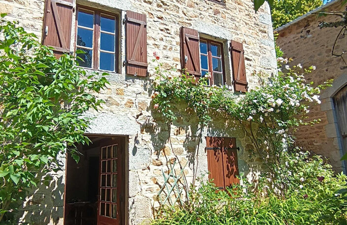 Fermette 10 pièces - grande grange - Rare à SAINT VICTOR MONTVIANEIX (63550) en Auvergne-Rhône Alpes — photo 2