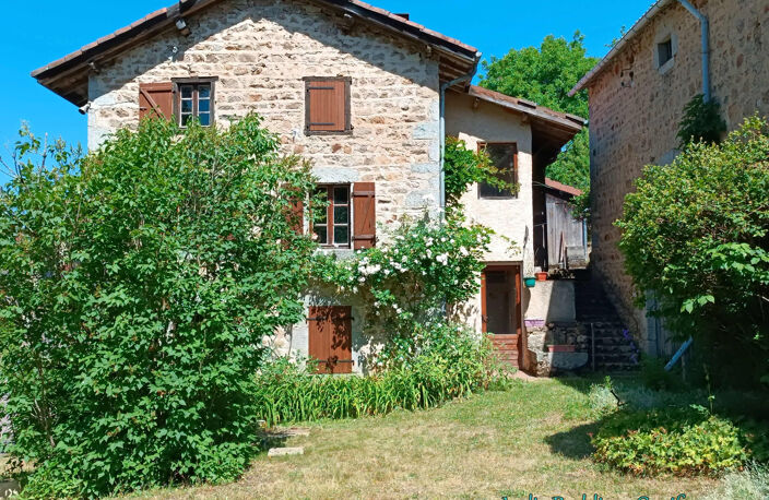 Fermette 10 pièces - grande grange - Rare à SAINT VICTOR MONTVIANEIX (63550) en Auvergne-Rhône Alpes — photo 3