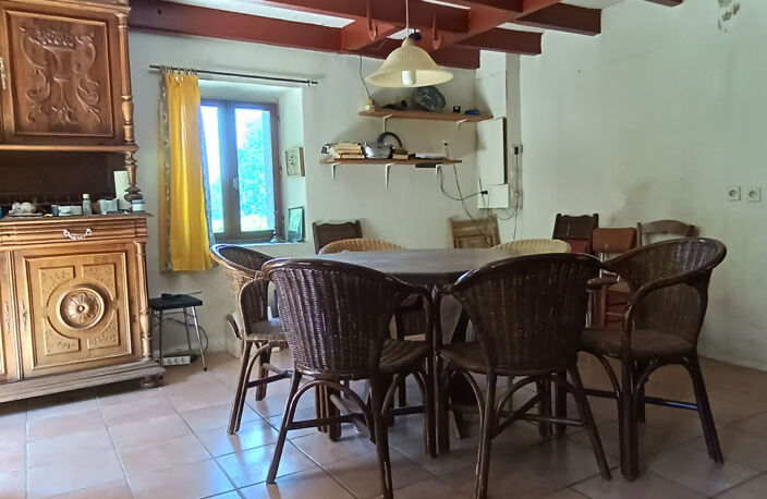 Fermette 10 pièces - grande grange - Rare à SAINT VICTOR MONTVIANEIX (63550) en Auvergne-Rhône Alpes — photo 5