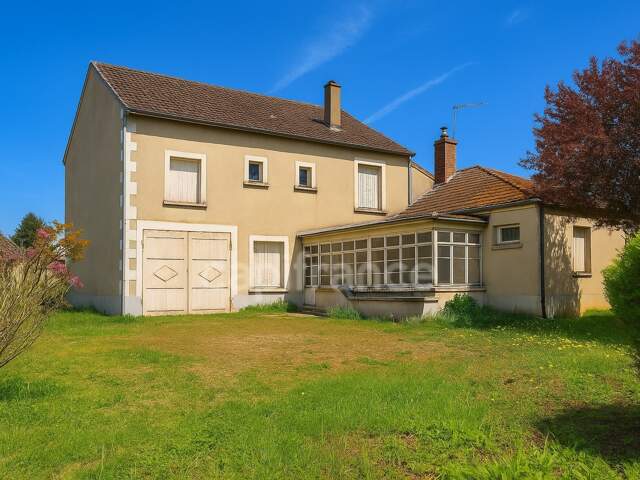 Virginie MASSON Capifrance vous propose en exclusivité - Chemilly-sur-Yonne – Maison de caractère 130m² avec jardin, garage et dépendance — photo du bien