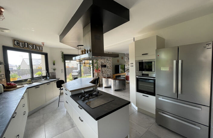5' Saumur Pavillon de 2018 avec de belles prestations- Suite parentale de plain pied- 4 chambres ur 727 m2 de terrain arboré clos — photo 3