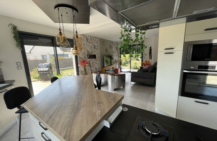 5' Saumur Pavillon de 2018 avec de belles prestations- Suite parentale de plain pied- 4 chambres ur 727 m2 de terrain arboré clos — photo 4
