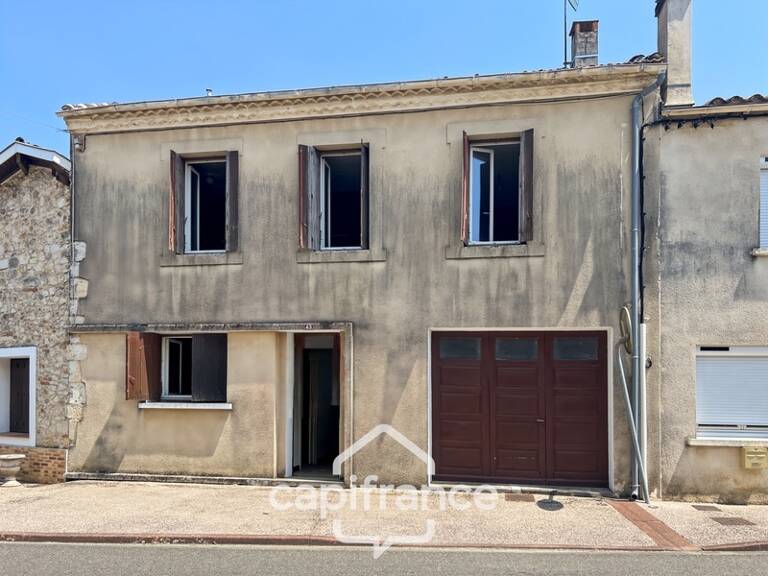 Maison à renover avec fort potentiel, cour et garage — photo 1