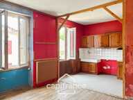 Maison à renover avec fort potentiel, cour et garage — photo 3