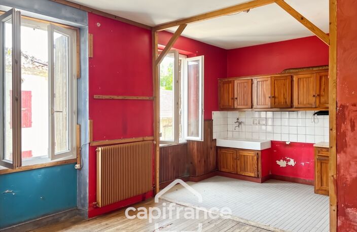 Maison à renover avec fort potentiel, cour et garage — photo 3
