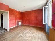 Maison à renover avec fort potentiel, cour et garage — photo 4