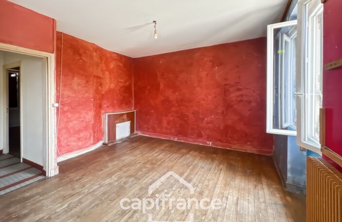 Maison à renover avec fort potentiel, cour et garage — photo 4