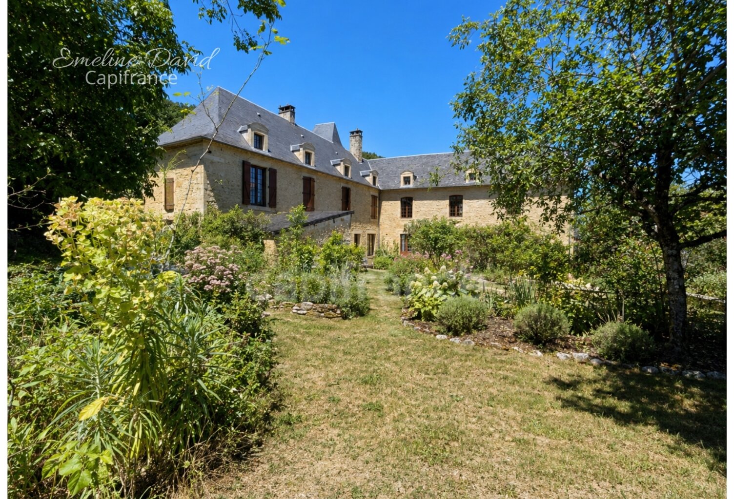 Domaine de caractère – Grands volumes, charme et potentiel touristique — photo 1