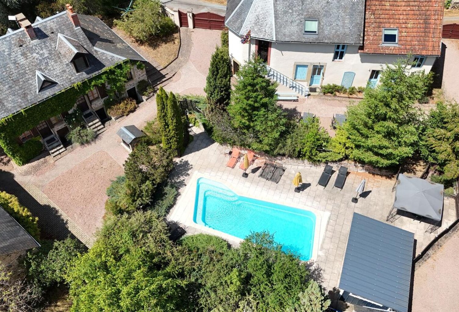 Idéal chevaux, projet touristique ou familial Propriété à vendre sur 2 ha 83 a 87 ca avec piscine au coeur du Morvan — photo 1