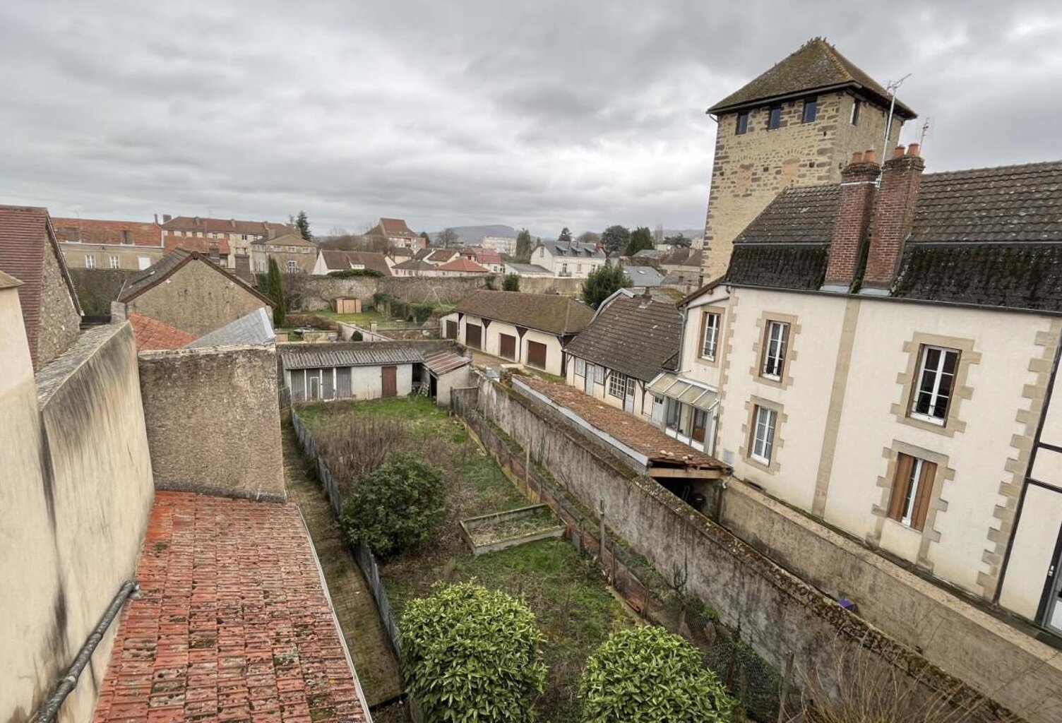 Immeuble de 260 m² en centre ville — photo 1