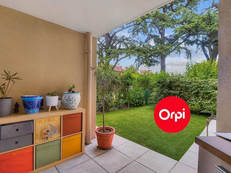 St Priest Centre-Ville - Appartement à vendre - T3 72m2 - Rez de jardin - Garage en sus — photo 1
