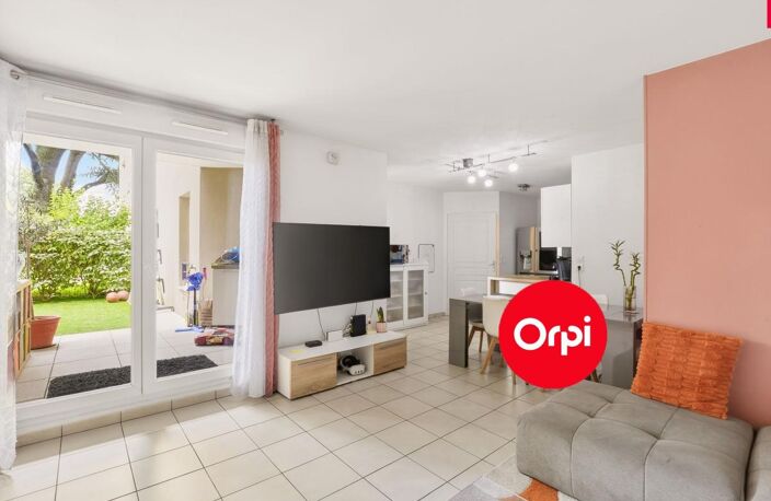 St Priest Centre-Ville - Appartement à vendre - T3 72m2 - Rez de jardin - Garage en sus — photo 2