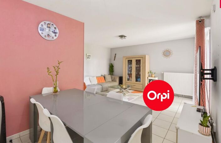 St Priest Centre-Ville - Appartement à vendre - T3 72m2 - Rez de jardin - Garage en sus — photo 3