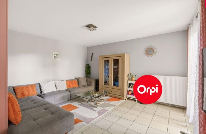 St Priest Centre-Ville - Appartement à vendre - T3 72m2 - Rez de jardin - Garage en sus — photo 4