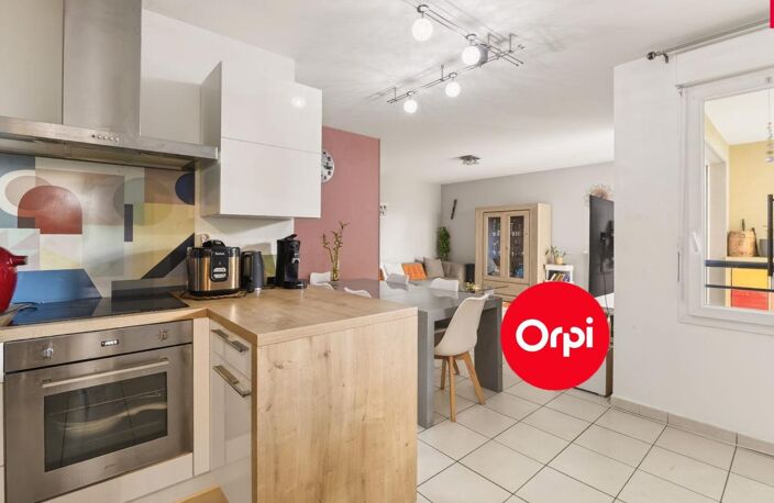 St Priest Centre-Ville - Appartement à vendre - T3 72m2 - Rez de jardin - Garage en sus — photo 5