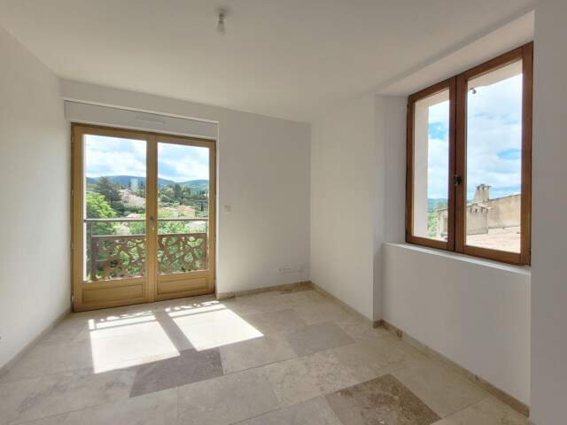 Appartement À Vendre — photo du bien