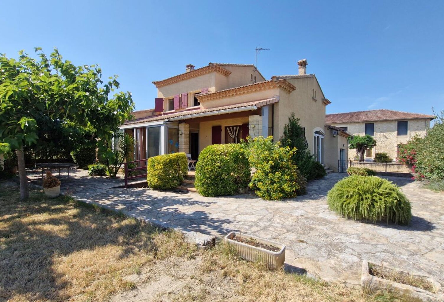 Domazan Maison à Vendre, à rafraîchir, 141 m², 4 chambres, Garage, Terrain 729 m² — photo 1