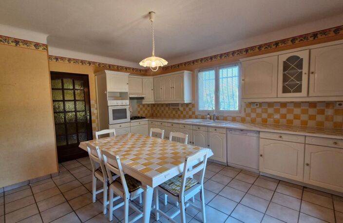 Domazan Maison à Vendre, à rafraîchir, 141 m², 4 chambres, Garage, Terrain 729 m² — photo 4