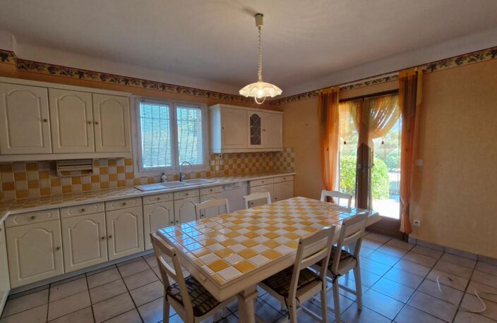 Domazan Maison à Vendre, à rafraîchir, 141 m², 4 chambres, Garage, Terrain 729 m² — photo 5