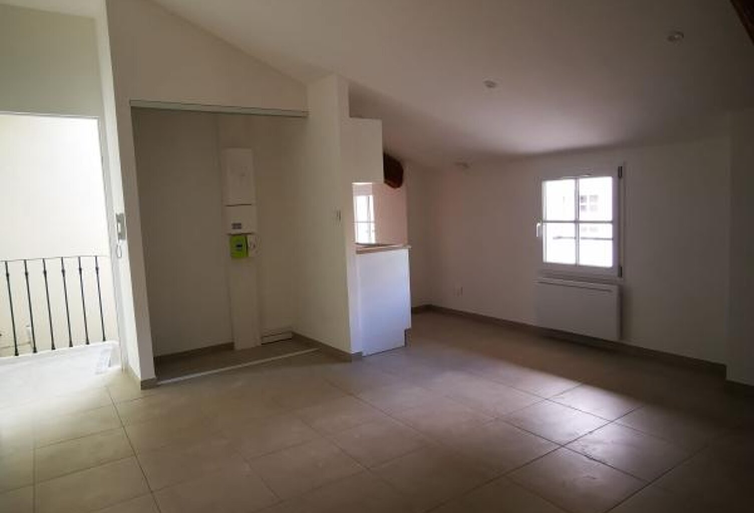 Appartement À Louer centre de Villeneuve les Avignon — photo 1
