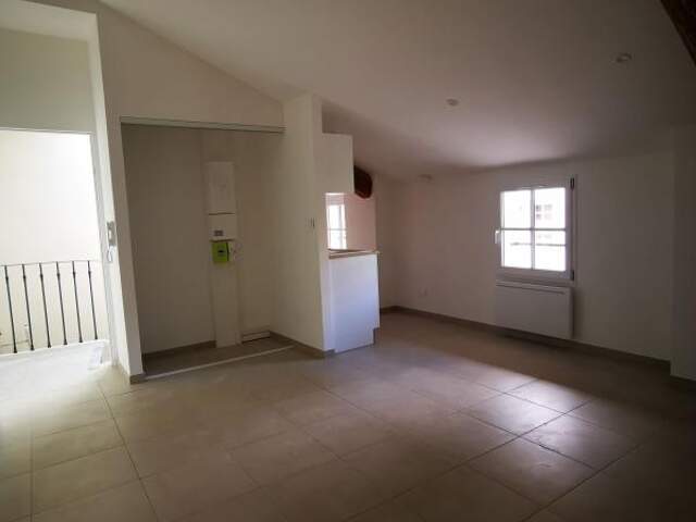 Appartement À Louer centre de Villeneuve les Avignon — photo du bien