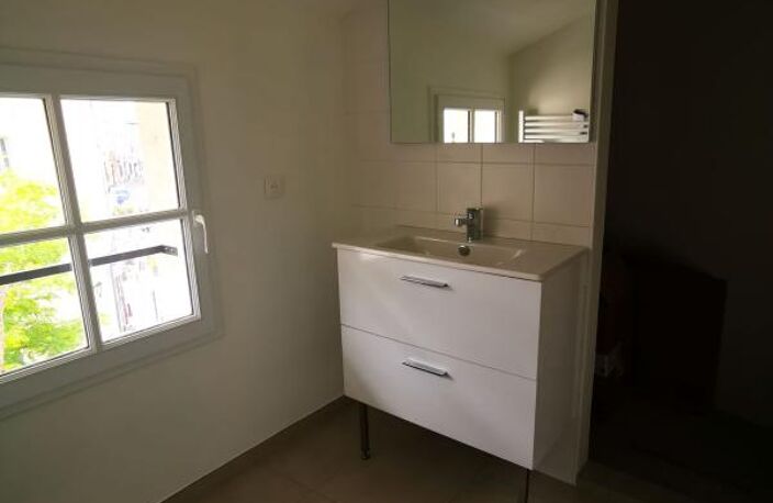 Appartement À Louer centre de Villeneuve les Avignon — photo 2
