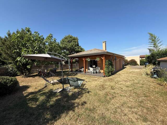Maison de plain pied à St Clair du Rhône — photo du bien