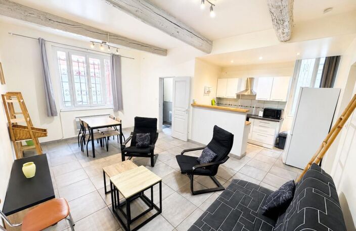 NÎMES CENTRE – À DEUX PAS DE LA MAISON CARRÉE – T2 DE 52 M² SANS CHARGES DE COPROPRIÉTÉ — photo 2