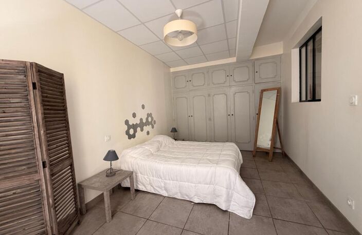 NÎMES CENTRE – À DEUX PAS DE LA MAISON CARRÉE – T2 DE 52 M² SANS CHARGES DE COPROPRIÉTÉ — photo 3