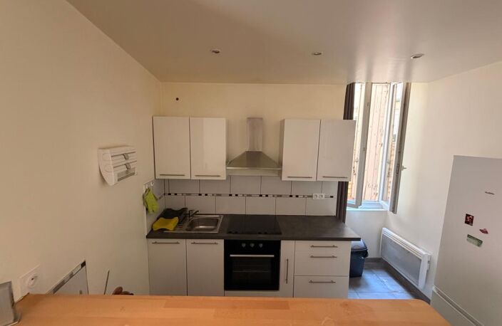 NÎMES CENTRE – À DEUX PAS DE LA MAISON CARRÉE – T2 DE 52 M² SANS CHARGES DE COPROPRIÉTÉ — photo 4