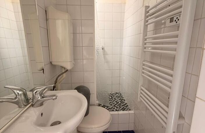 NÎMES CENTRE – À DEUX PAS DE LA MAISON CARRÉE – T2 DE 52 M² SANS CHARGES DE COPROPRIÉTÉ — photo 5