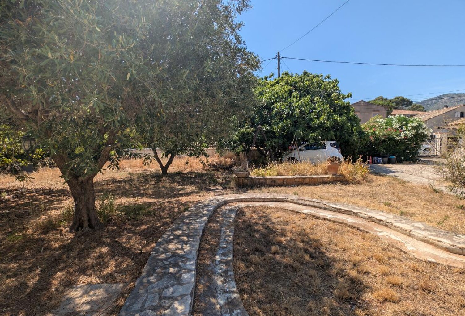 A vendre terrain plat constructible sur le secteur TOULON OUEST des routes au calme — photo 1