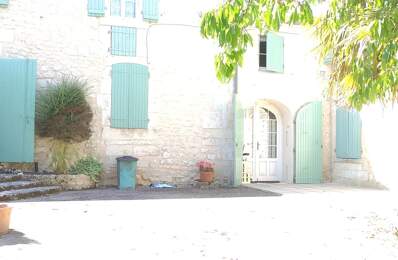 Vaste maison charentaise, sur 1.5 hectare de terrain — photo du bien