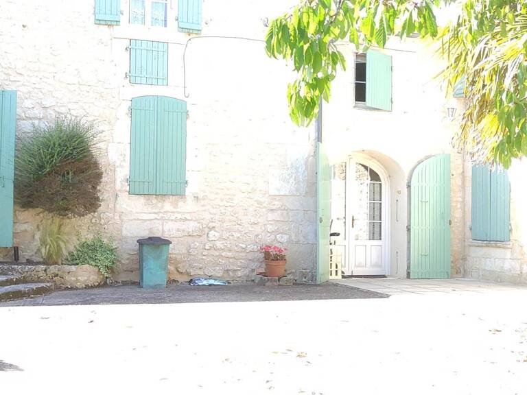 Vaste maison charentaise, sur 1.5 hectare de terrain — photo 1