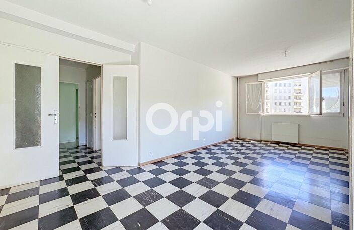 MOURILLON - SPACIEUX APPARTEMENT TYPE 4 -108 M2 - AVEC TERRASSE À RÉNOVER DANS RÉSIDENCE DE STANDING AVEC GARDIEN, ASCENSEURS ET MONTE-CHARGES — photo 5