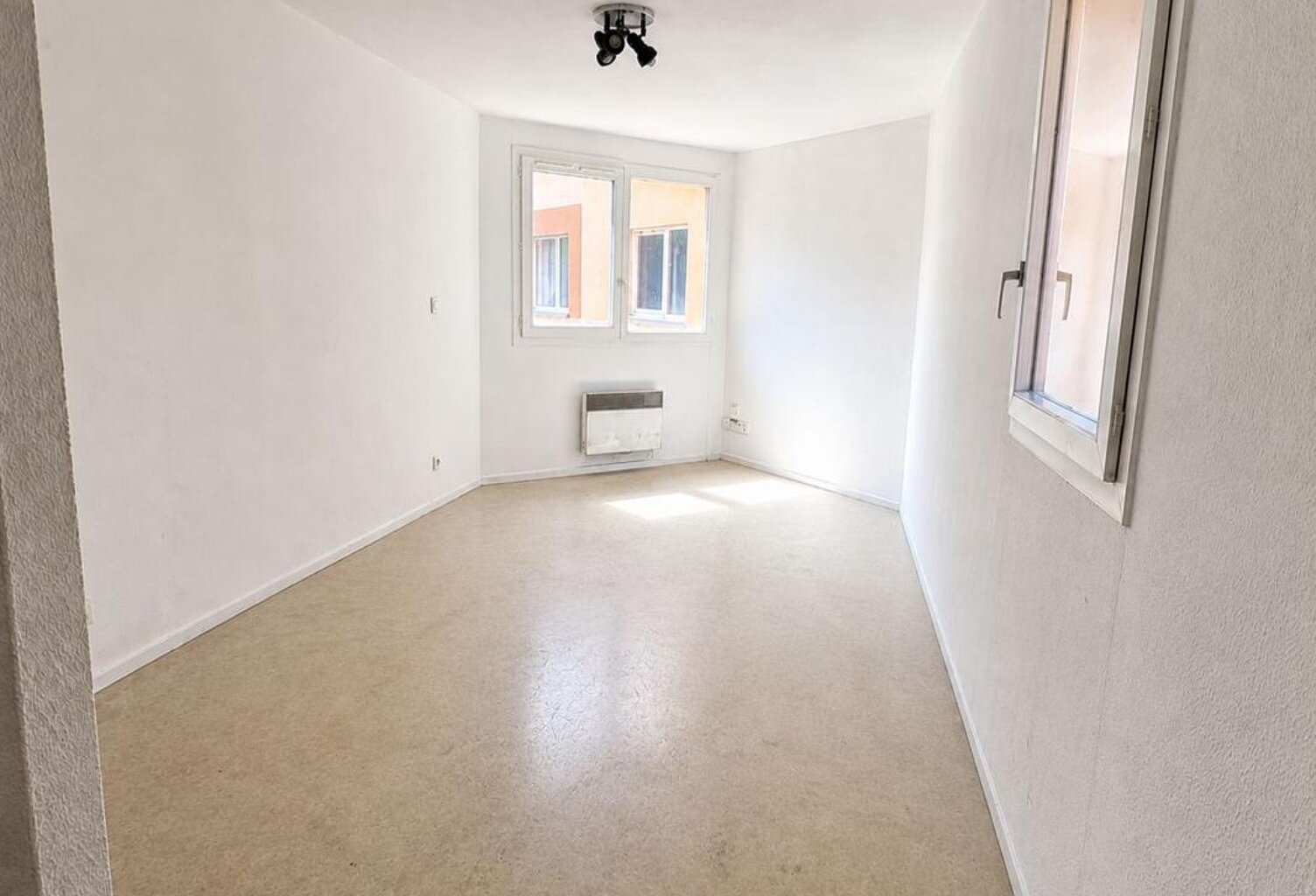 TOULOUSE PRADETTES - STUDIO À RÉNOVER FORT POTENTIEL — photo 1