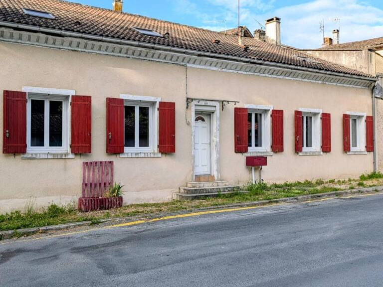 Maison en pierre dans  le bourg  d'Eymet — photo 1