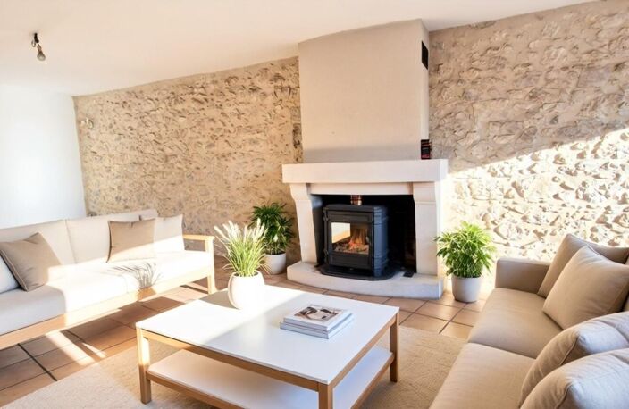 Maison en pierre dans  le bourg  d'Eymet — photo 2