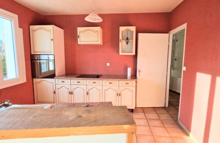 Maison en pierre dans  le bourg  d'Eymet — photo 3
