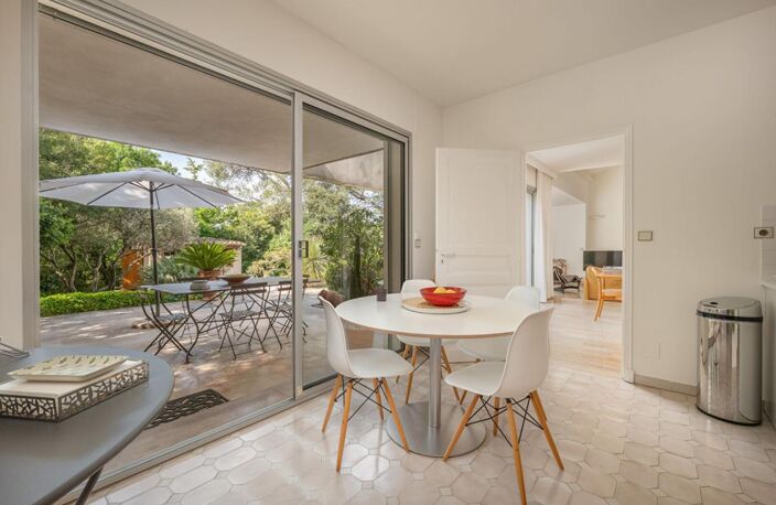 Villa 5 pièce(s) 182.80 m2 + Piscine + 4 terrasses + garage+ Pool House + Abris de jardin — photo 5