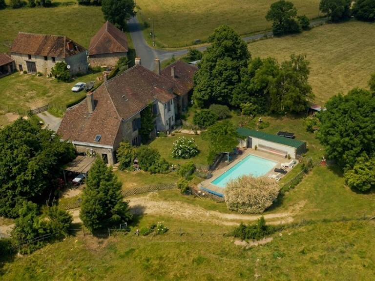 Coup de coeur assuré -Propriété de caractère en pierre-Maison familiale & gîte de 280m2 sur un terrain d'environ 2,8 ha proche de Janailhac — photo 1