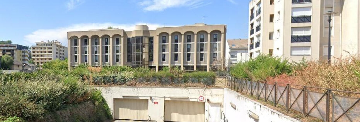 Garage   m² à louer à Chambéry (73000)