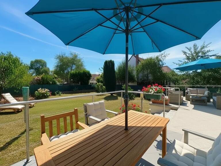 BELLE MAISON FAMILIALE AVEC VÉRANDA CHAUFFÉE, JARDIN ET SOUS-SOL EXCEPTIONNEL ! — photo 1