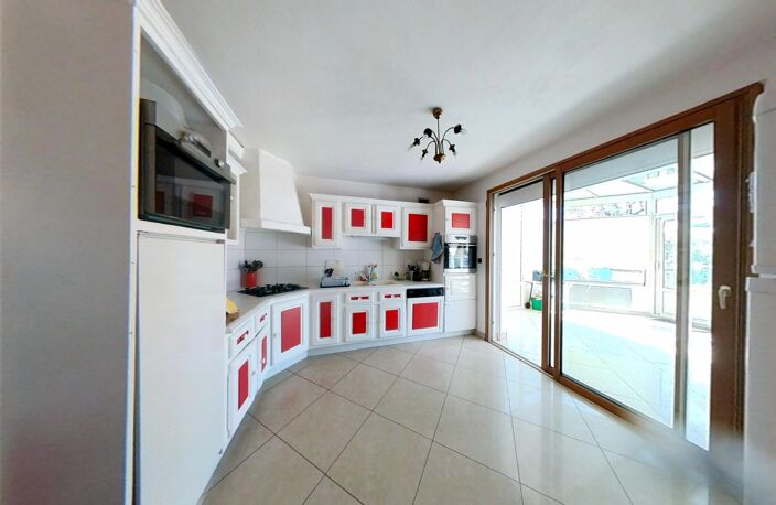 BELLE MAISON FAMILIALE AVEC VÉRANDA CHAUFFÉE, JARDIN ET SOUS-SOL EXCEPTIONNEL ! — photo 4