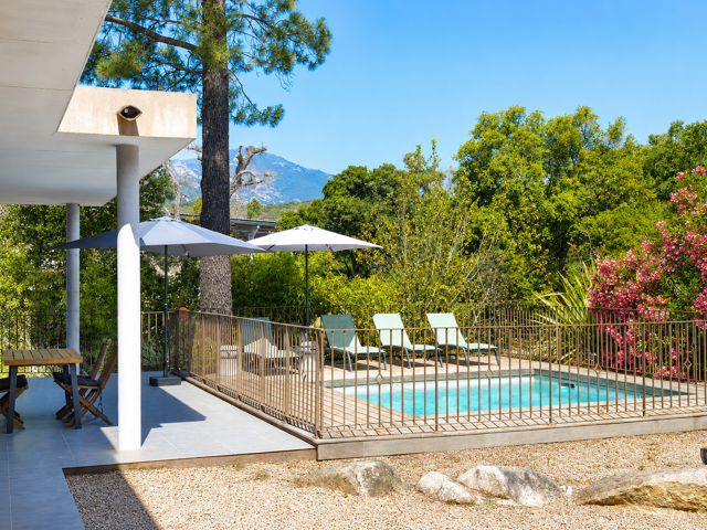 VILLA DE 115M2 DE TYPE 4  AVEC PISCINE AU COEUR DU VILLAGE D — photo du bien