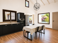 VILLA DE 115M2 DE TYPE 4  AVEC PISCINE AU COEUR DU VILLAGE D — photo 2