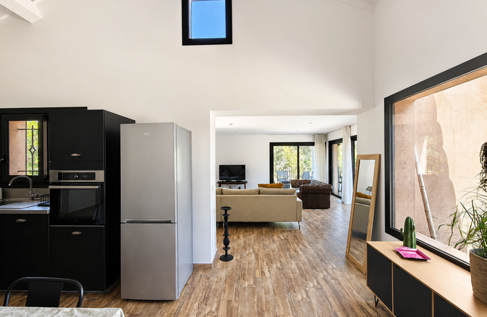 VILLA DE 115M2 DE TYPE 4  AVEC PISCINE AU COEUR DU VILLAGE D — photo 4