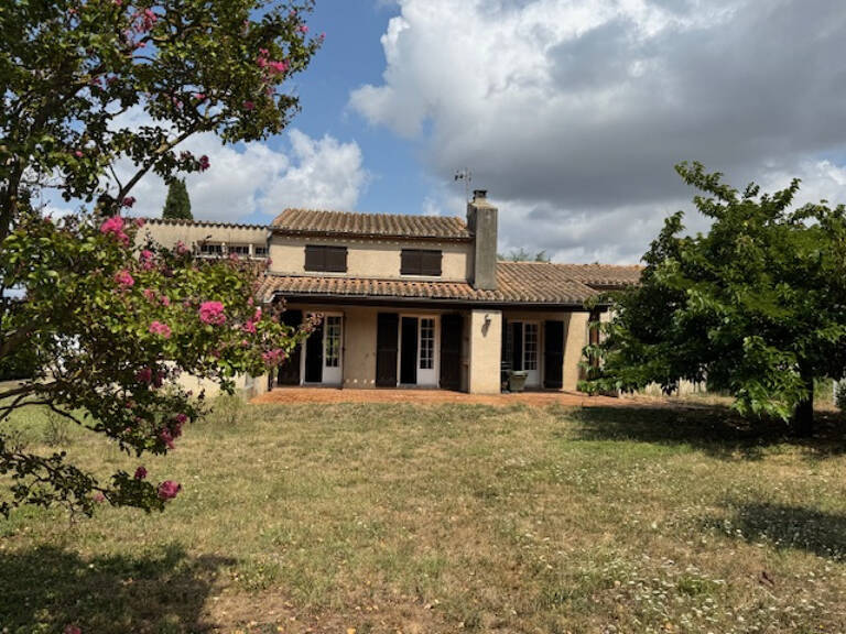 Grande maison avec beau terrain et piscine. — photo 1