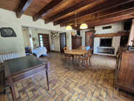 Grande maison avec beau terrain et piscine. — photo 3