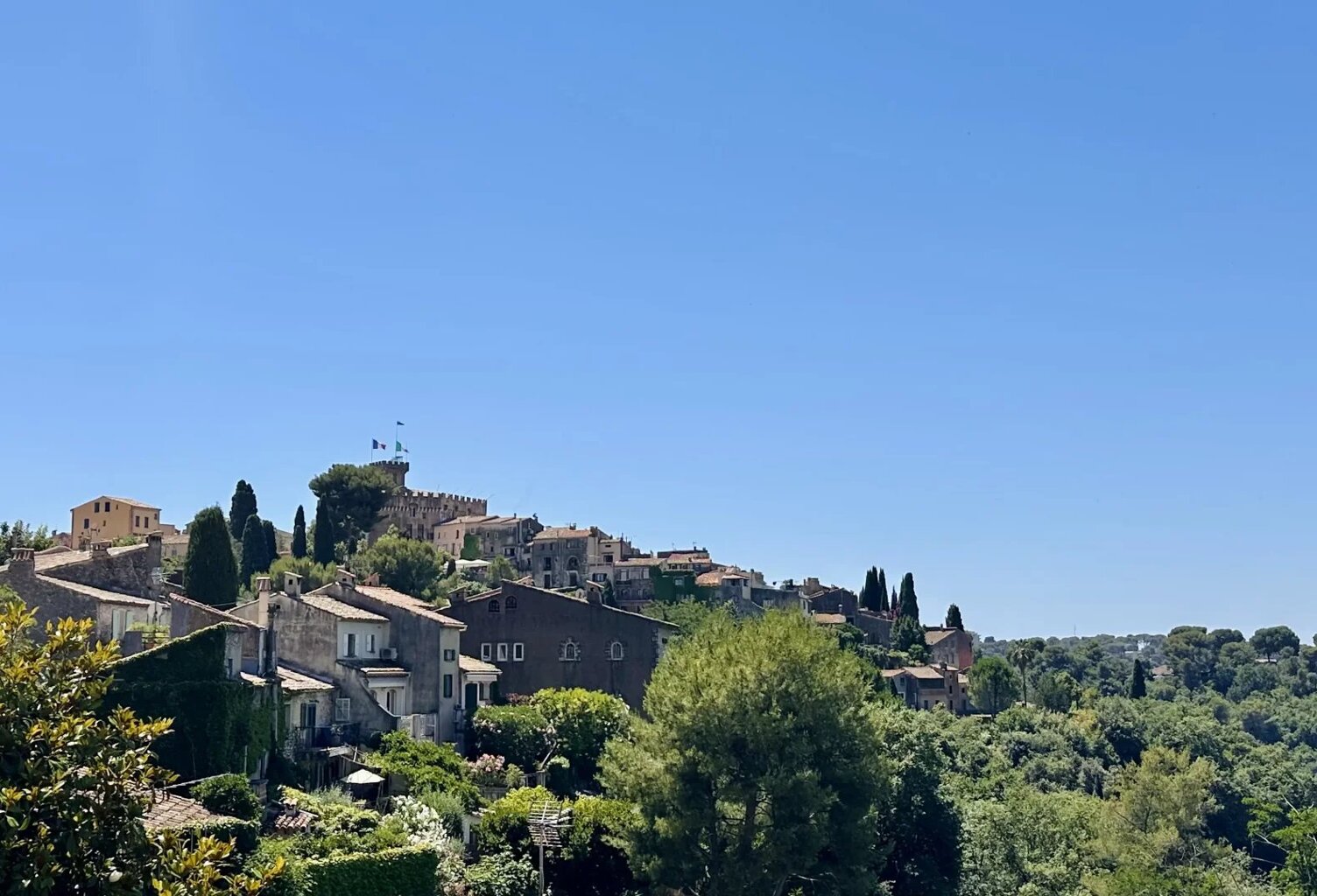 Haut de Cagnes - Maison de village à rénover avec terrasse sur le toit — photo 1
